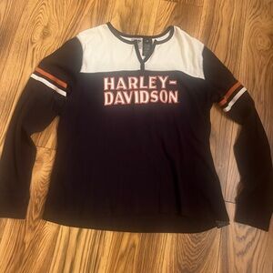 Sold!Women’s Harley-Davidson Black and White Long Sleeve Top - size 1W